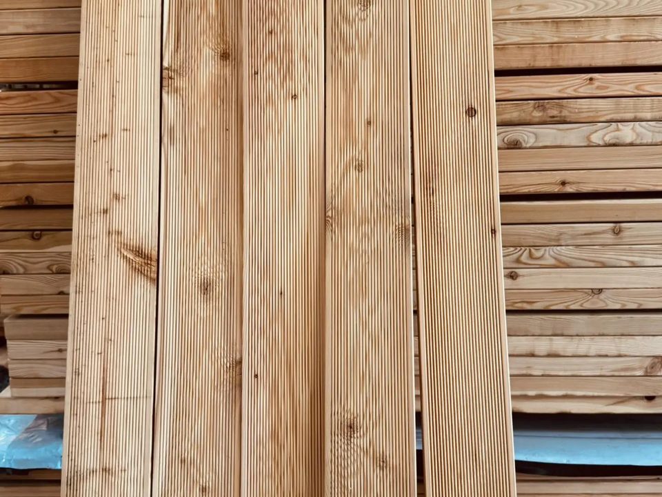 Террасная доска «вельвет» из лиственницы на складе